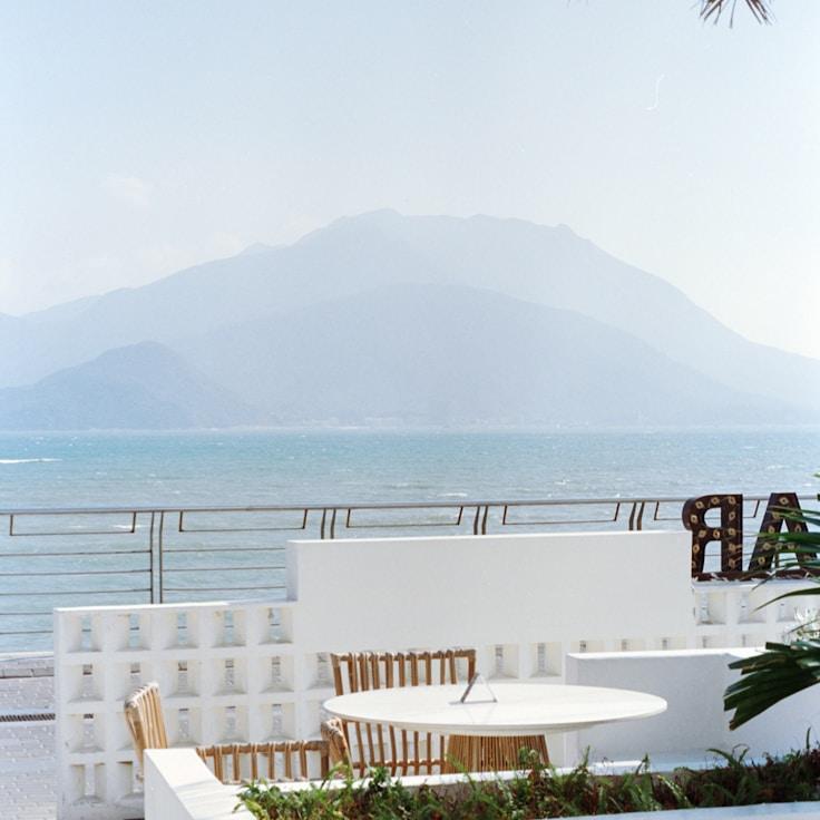 Outdoor terrace seating suitable for families in Florence